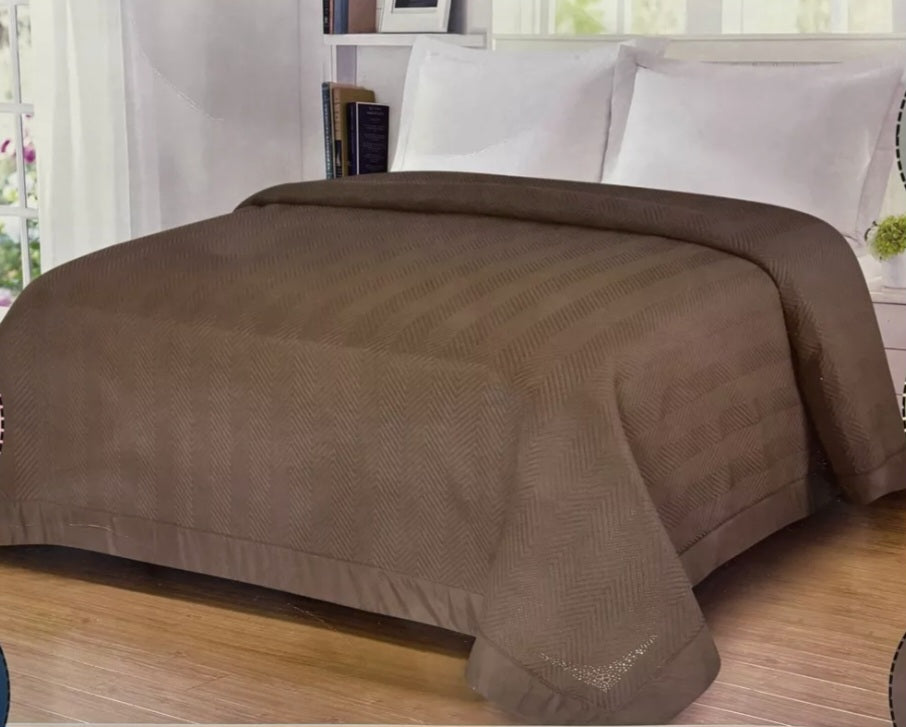 Trapuntino matrimoniale termosaldato con volant Renato Balestra cm 250×250