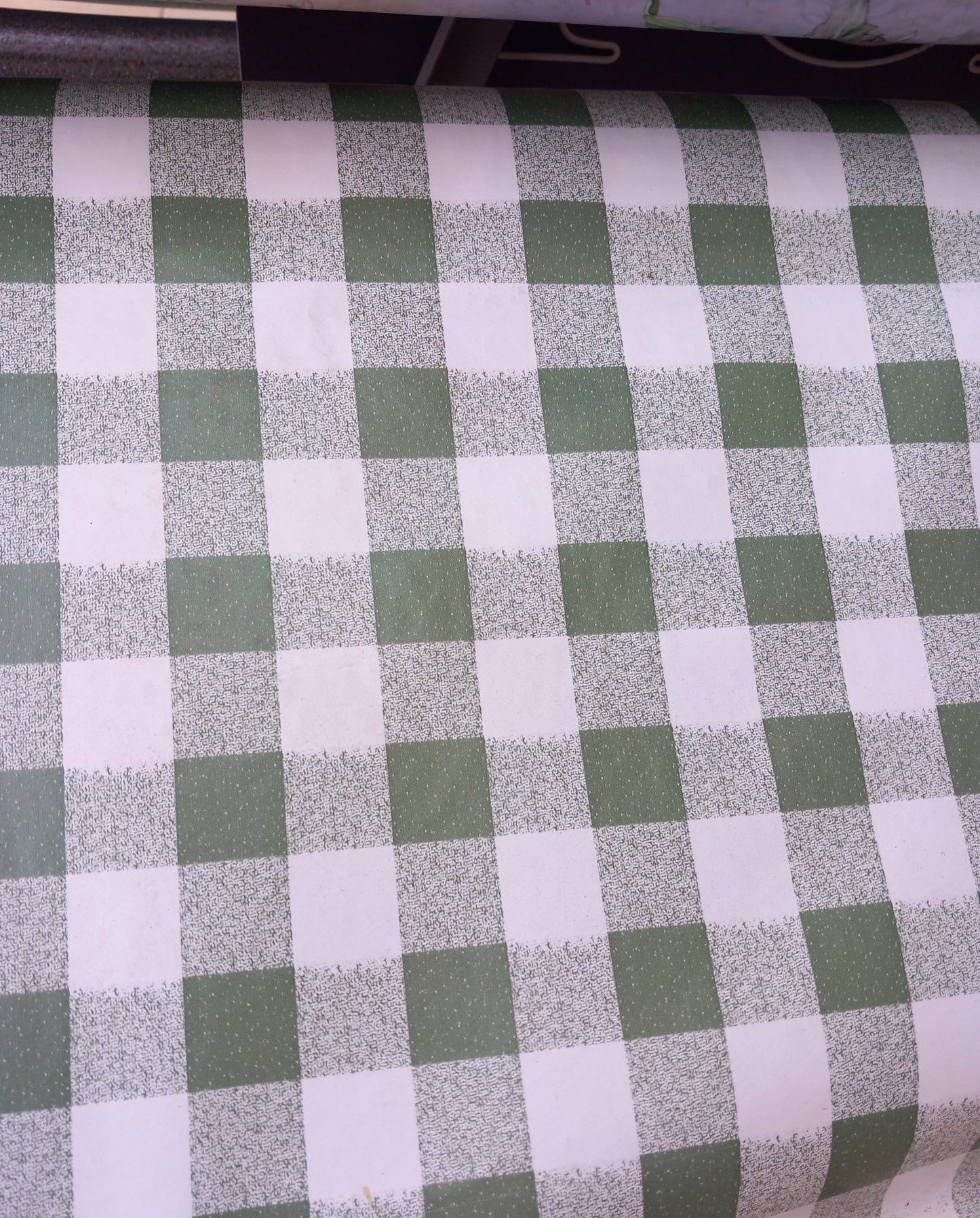Tovaglia in PVC con retro felpato.