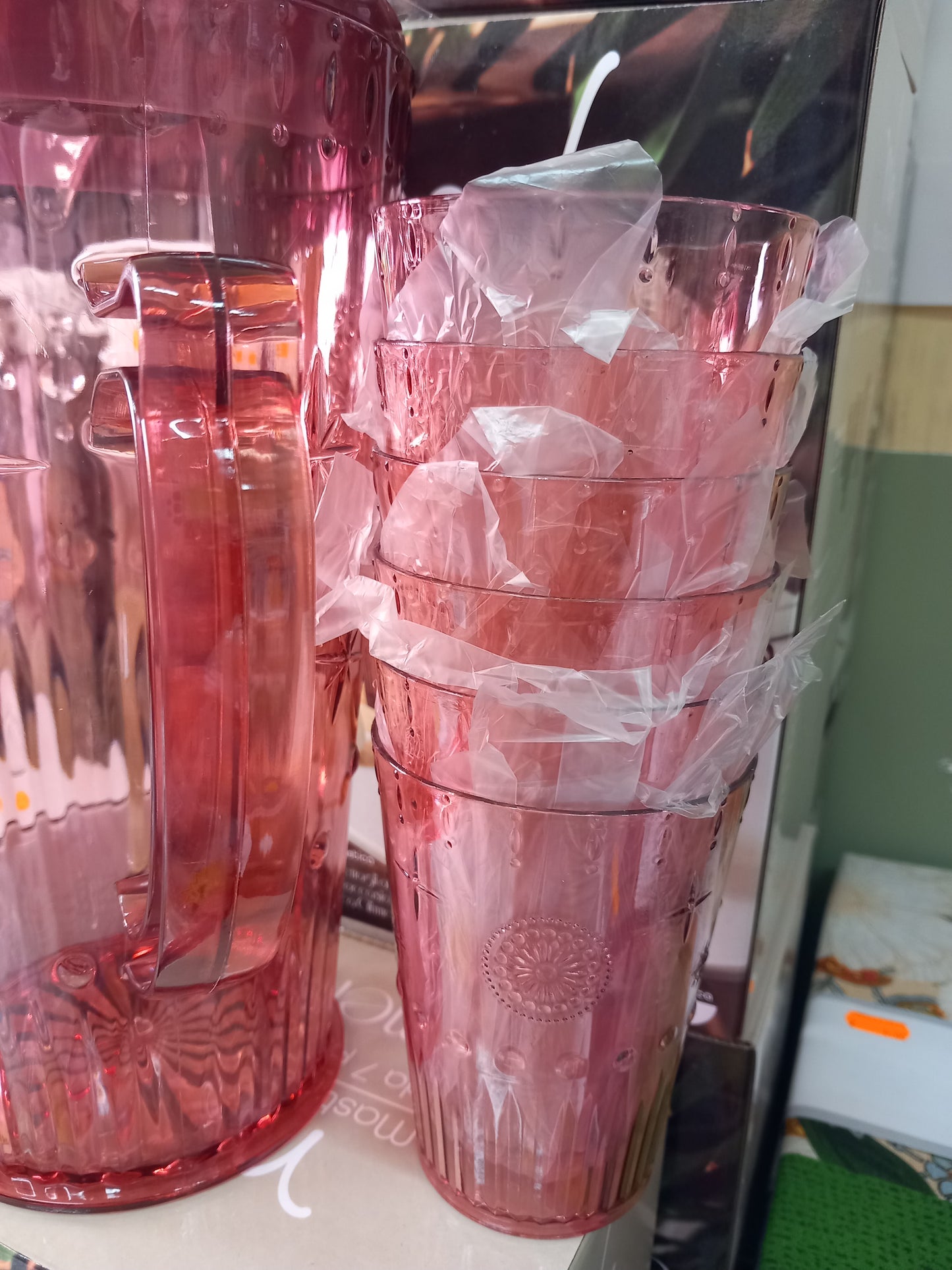 Set da 7 pezzi in plastica.